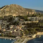 Amphitryon Hotel 