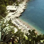 Amphitryon Hotel 