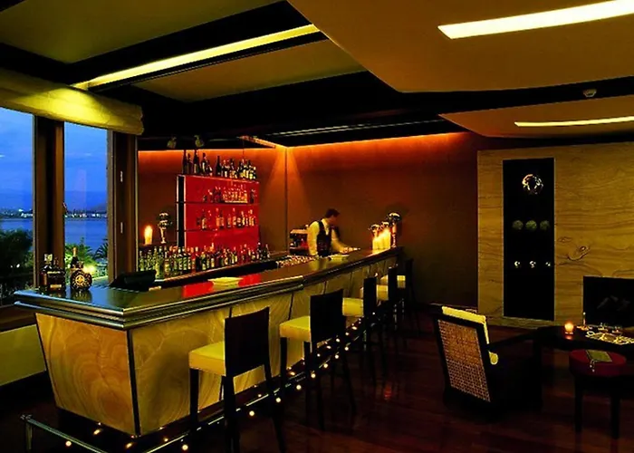 Amphitryon Hotel
