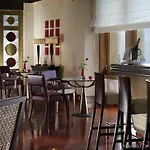 Amphitryon Hotel 
