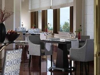 Amphitryon Hotel